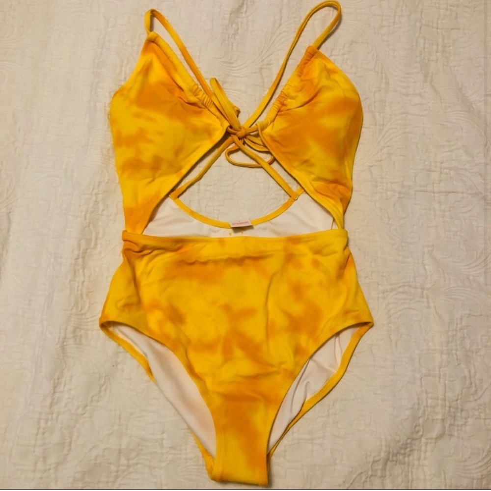 Victoria’s Secret cut out one piece swimsuit